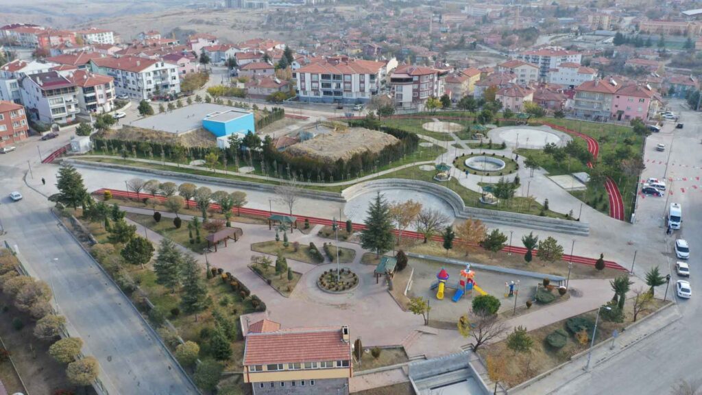 ELMADAĞ İSMETPAŞA PARKI