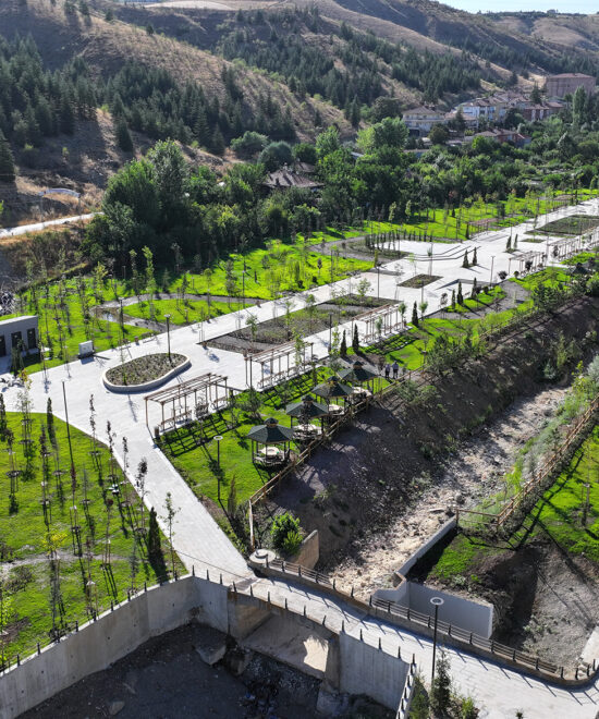 MAMAK KUSUNLAR ANI PARKI