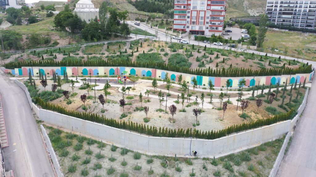 YENİMAHALLE SERHAT AMETEM HASTANESİ KARŞISI PARK ALANI (HZ. İBRAHİM CAMİ YANI)