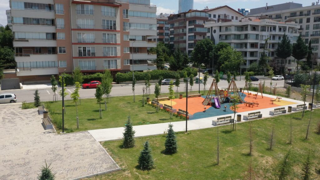 ÇANKAYA İMRE OLMOS PARKI (MACERİSTAN BÜYÜK ELÇİLİĞİ YANI)
