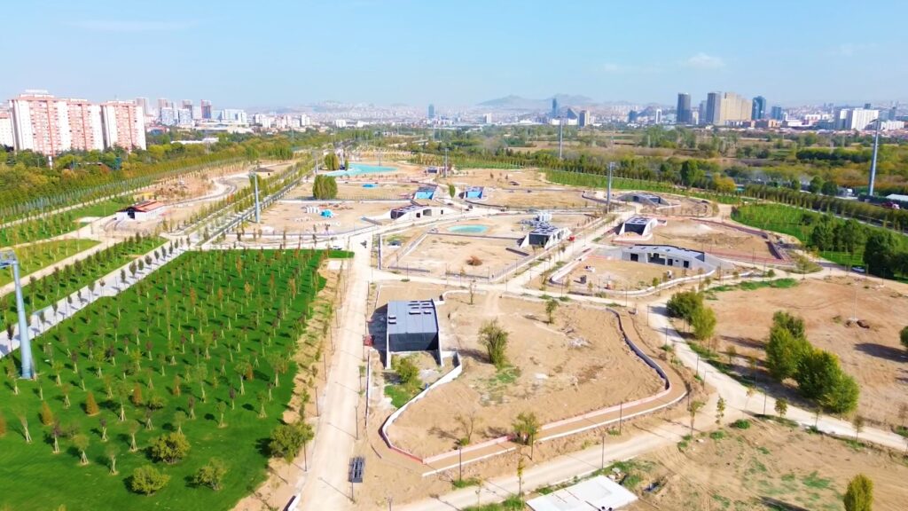 YENİMAHALLE AOÇ DOĞAL YAŞAM VE ATATÜRK ÇOCUKLARI PARKI İÇERİSİNDE BULUNAN BARINAKLAR VE GİRİŞ TAKLARI YAPIM İŞİ