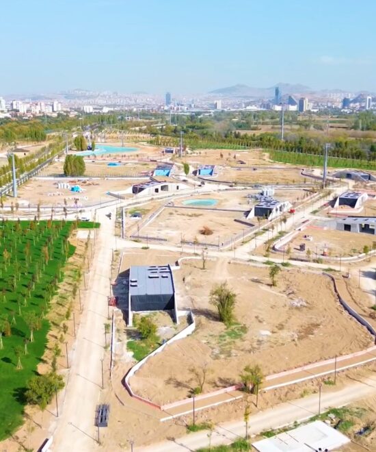 YENİMAHALLE AOÇ DOĞAL YAŞAM VE ATATÜRK ÇOCUKLARI PARKI İÇERİSİNDE BULUNAN BARINAKLAR VE GİRİŞ TAKLARI YAPIM İŞİ